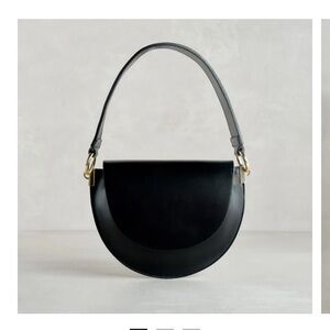 Italian crafted Black Leather Handbag/crossbody